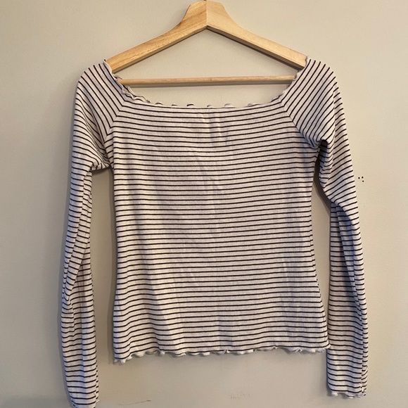 Off the shoulder long sleeve top - Picture 2 of 3